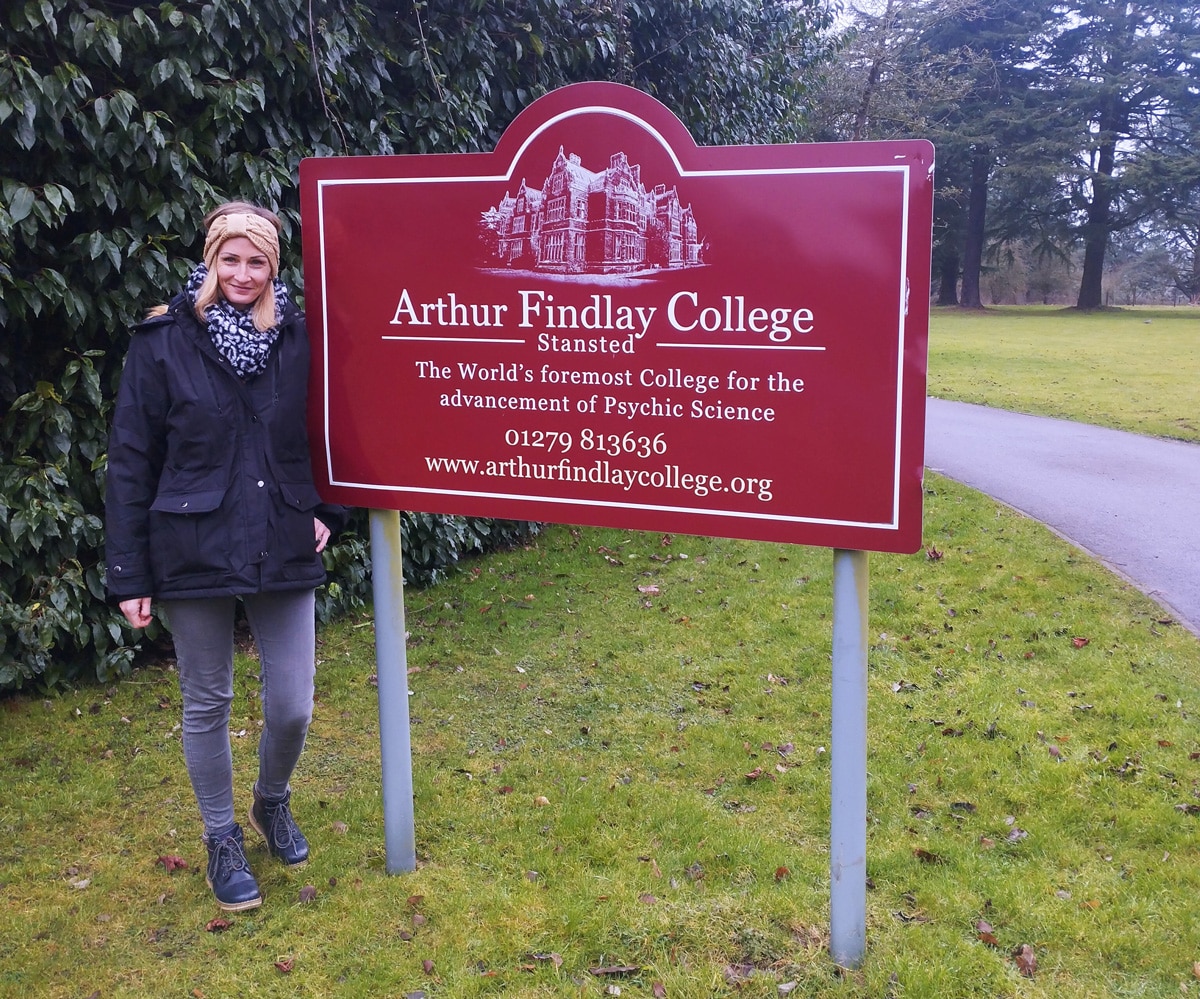 Desiree Reiter Medium Ausbildung im Arthur Findlay College